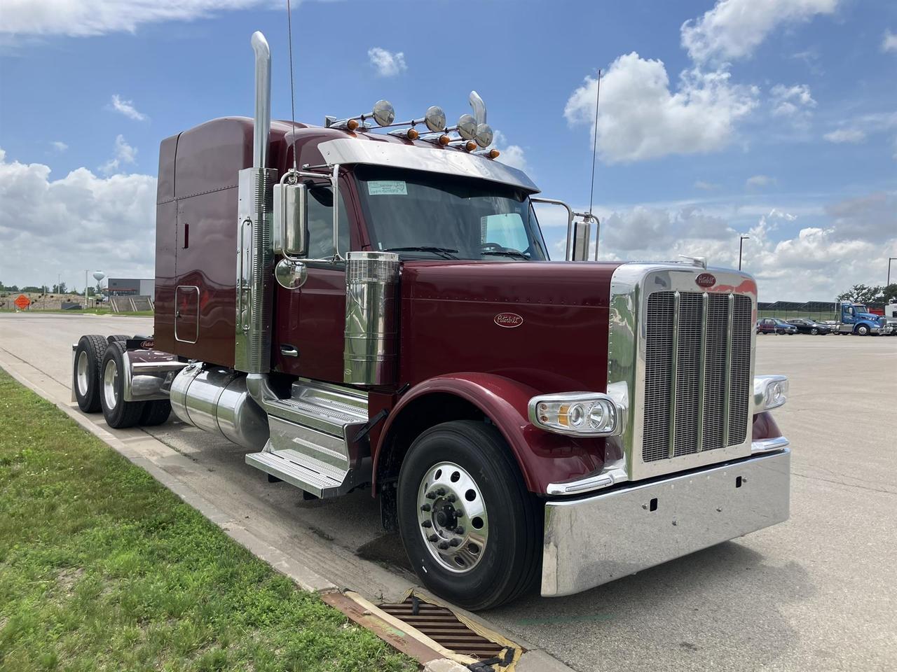 2027 Peterbilt 589 Sleeper