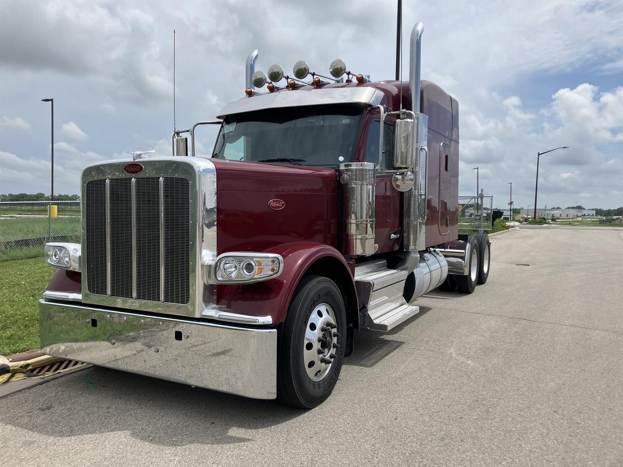 2027 Peterbilt 589 Sleeper