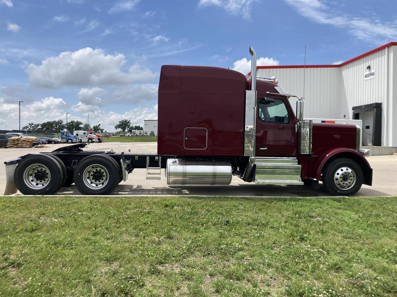 2027 Peterbilt 589 80" Double Bunk High Roof Rochester MN