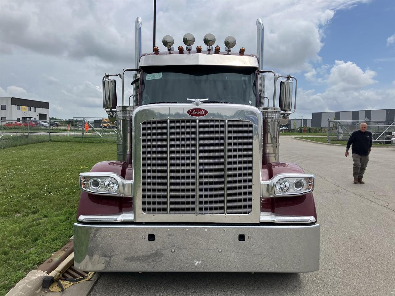 2027 Peterbilt 589 Sleeper