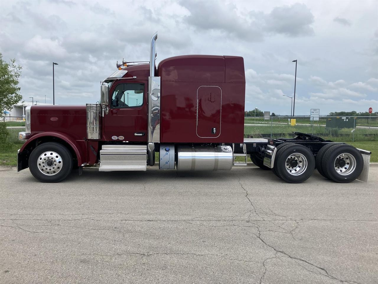 2027 Peterbilt 589 80" Double Bunk High Roof South St. Paul MN
