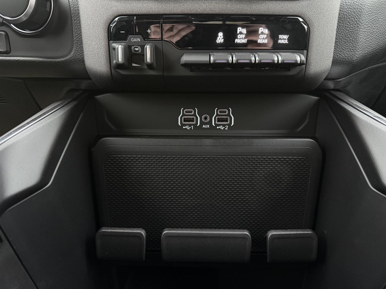 2027 Ram 1500 Express Crew Cab 4x4 | 3L Hurricane | 20IN Wheels | Touchscreen | Remote Start | Front Bench Cloth Redwater AB