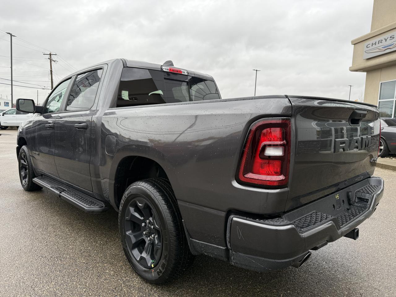 2027 Ram 1500 Express Crew Cab 4x4 | 3L Hurricane | 20IN Wheels | Touchscreen | Remote Start | Front Bench Cloth Redwater AB