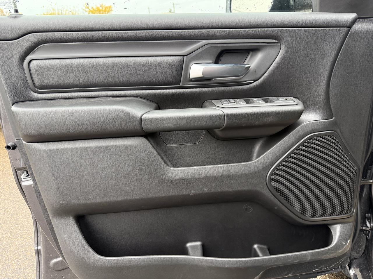 2027 Ram 1500 Express Crew Cab 4x4 | 3L Hurricane | 20IN Wheels | Touchscreen | Remote Start | Front Bench Cloth Redwater AB