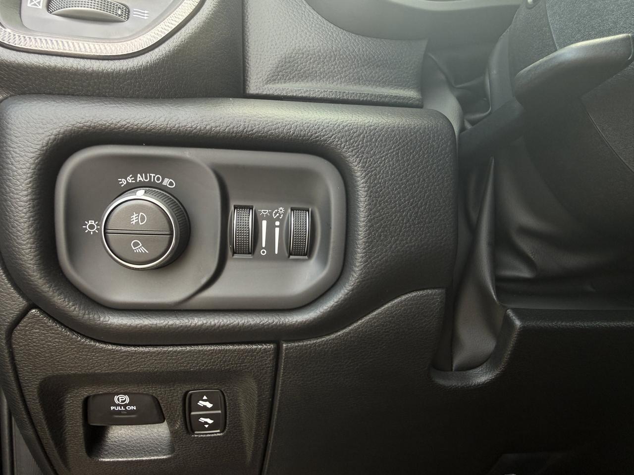 2027 Ram 1500 Sport Crew Cab 4x4 | 3L Hurricane | NAV | 12IN Touchscreen Display | Heated Front Seats Redwater AB