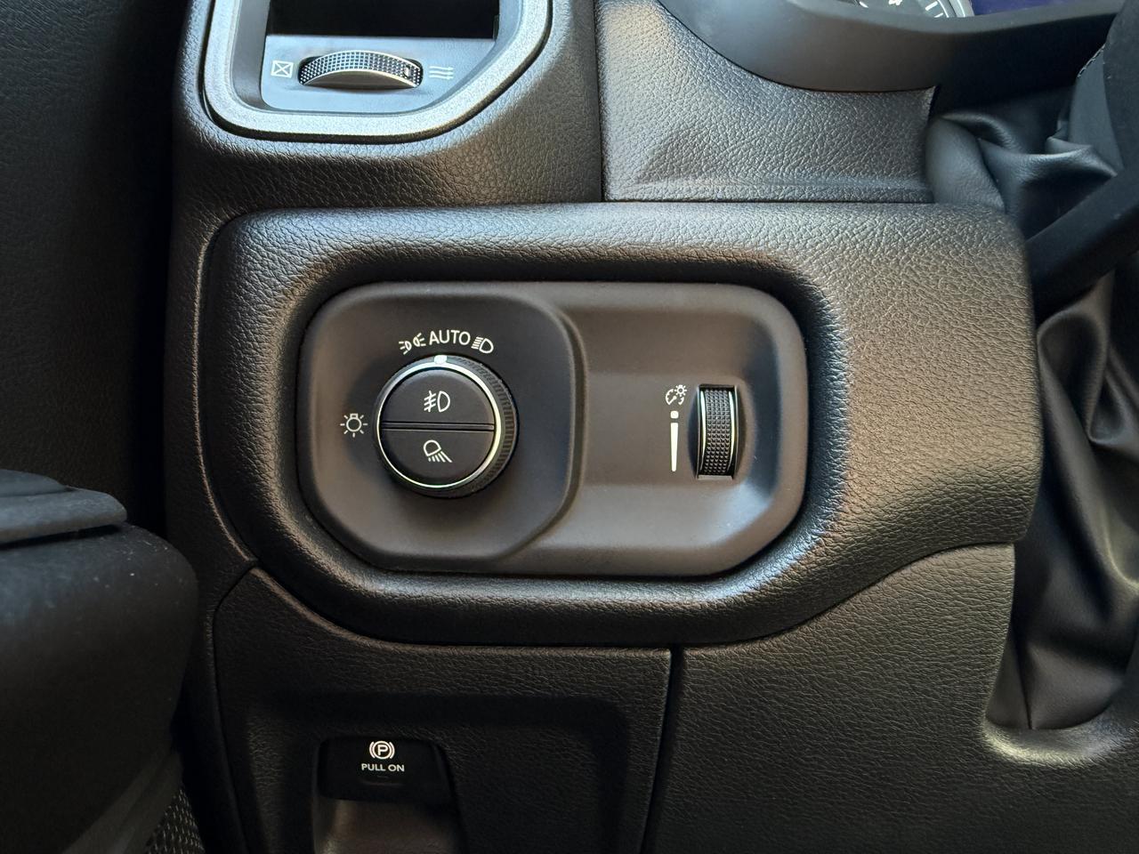2027 Ram 1500 Warlock Crew Cab 4x4 | 3L Hurricane | Black Accents | Touchscreen | Tow Hooks | Apple Carplay Redwater AB