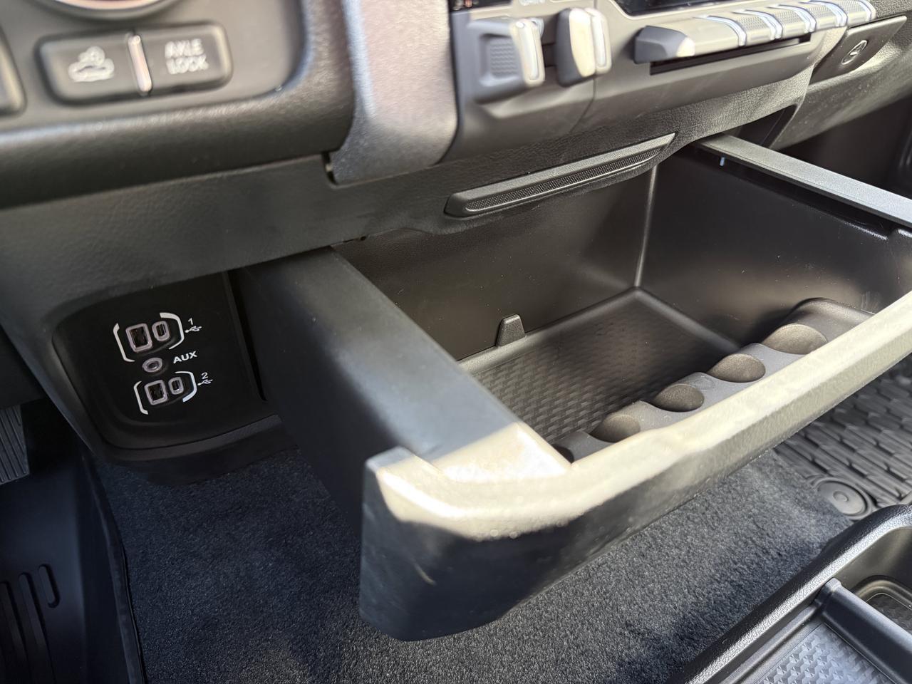 2027 Ram 1500 Warlock Crew Cab 4x4 | 3L Hurricane | Black Accents | Touchscreen | Tow Hooks | Apple Carplay Redwater AB