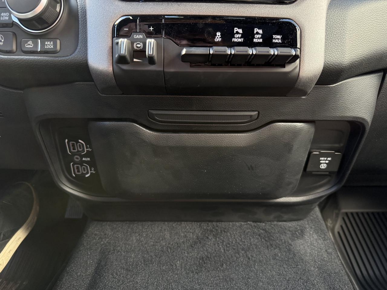 2027 Ram 1500 Warlock Crew Cab 4x4 | 3L Hurricane | Black Accents | Touchscreen | Tow Hooks | Apple Carplay Redwater AB