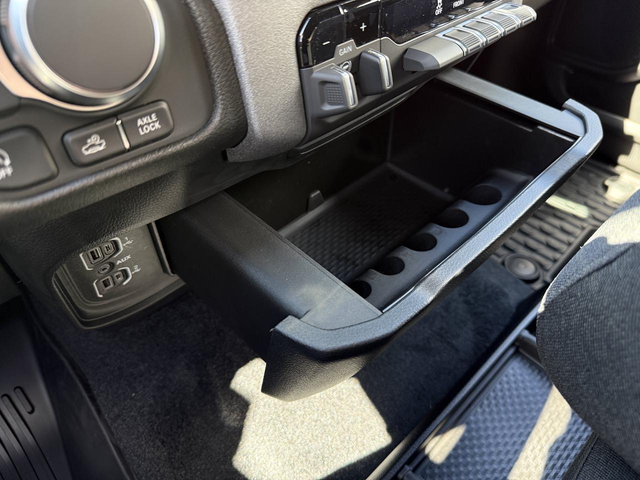 2027 Ram 1500 Warlock Crew Cab 4x4 | V8 HEMI | Serrano Green | Black Cloth | Touchscreen | Backup Camera | Towing Redwater AB