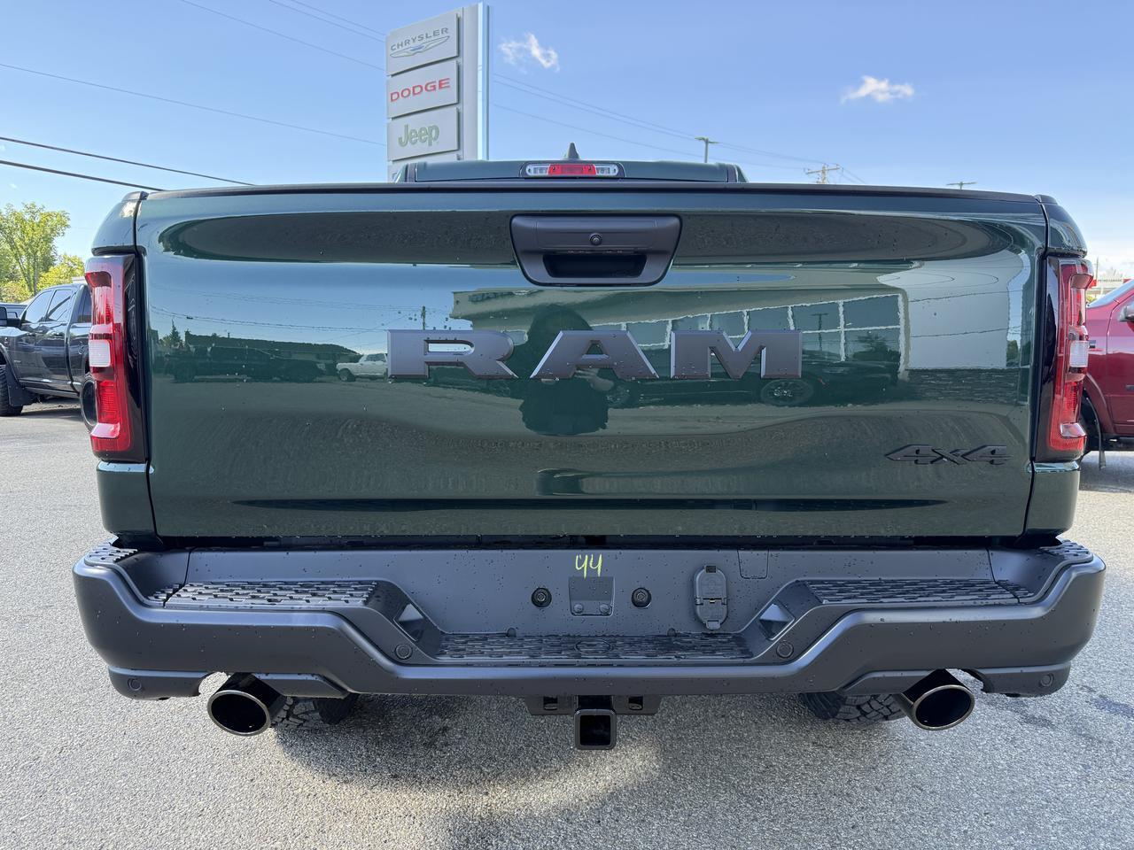 2027 Ram 1500 Warlock Crew Cab 4x4 | V8 HEMI | Serrano Green | Black Cloth | Touchscreen | Backup Camera | Towing Redwater AB