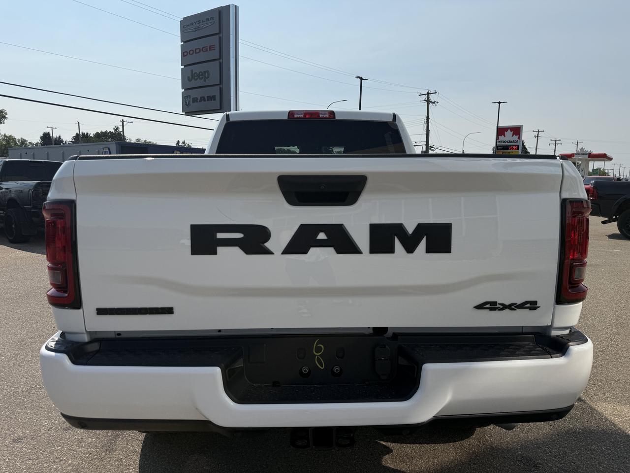 2027 Ram 2500 Big Horn Crew Cab 4x4 | Cummins Diesel | Bright White | Premium Cloth | NAV | 12IN Display | Towing Redwater AB