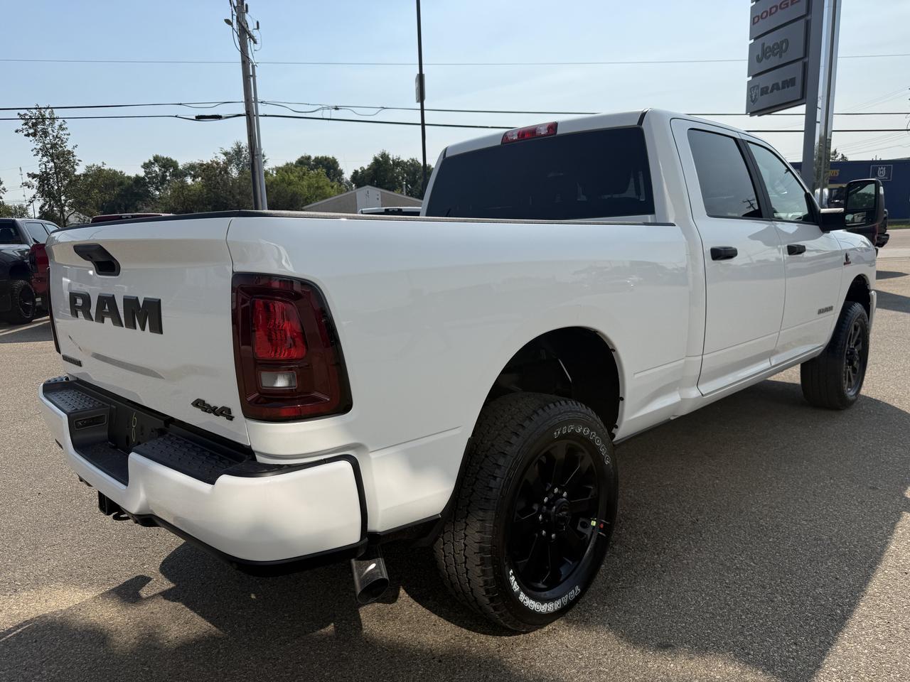 2027 Ram 2500 Big Horn Crew Cab 4x4 | Cummins Diesel | Bright White | Premium Cloth | NAV | 12IN Display | Towing Redwater AB