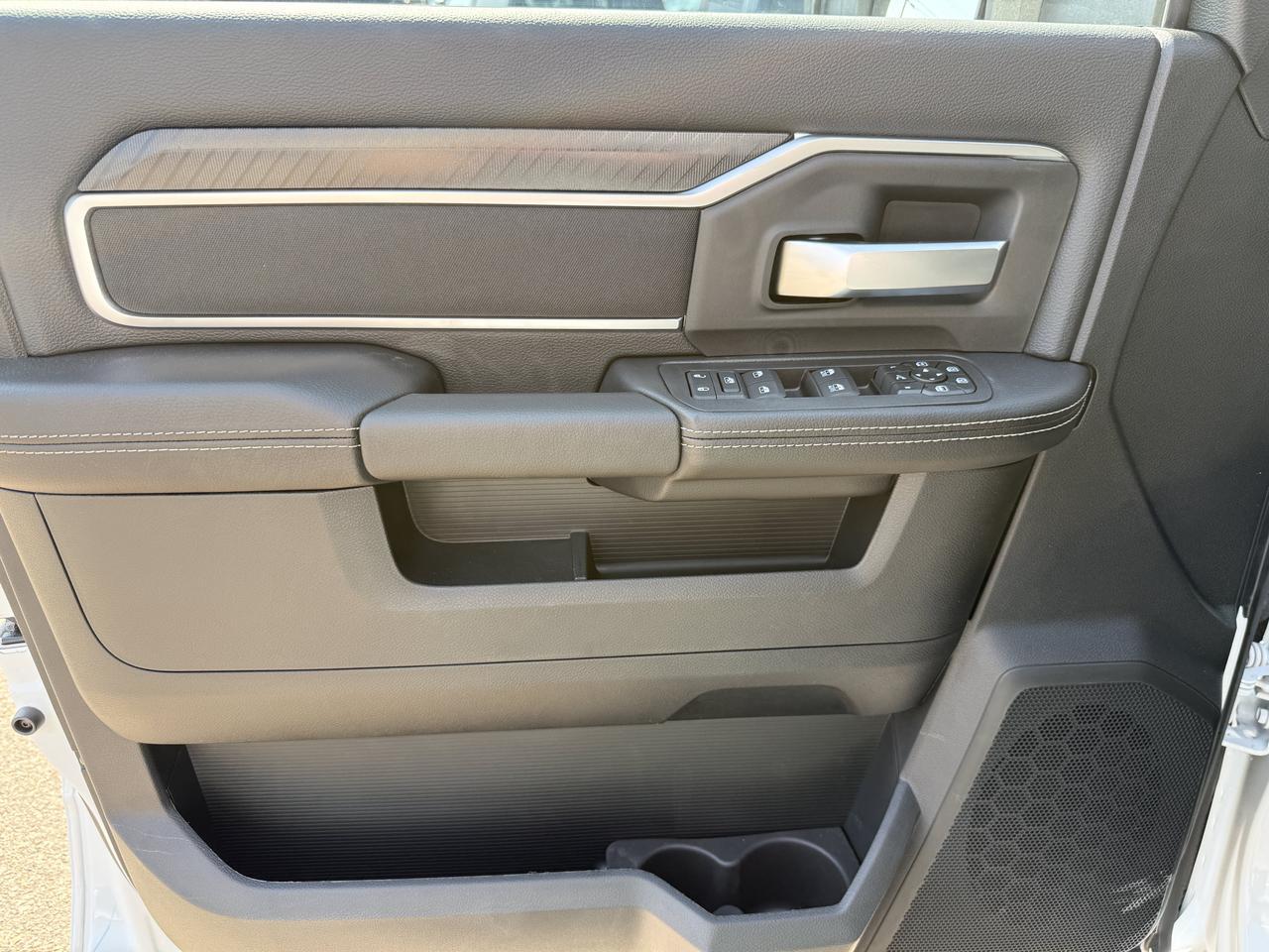 2027 Ram 2500 Big Horn Crew Cab 4x4 | Cummins Diesel | Bright White | Premium Cloth | NAV | 12IN Display | Towing Redwater AB