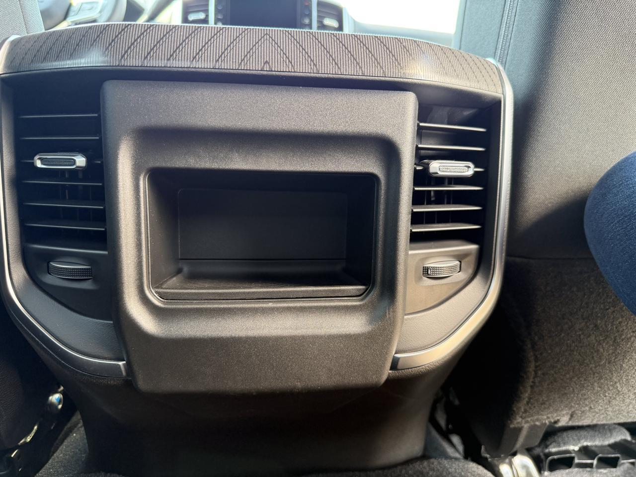 2027 Ram 2500 Big Horn Crew Cab 4x4 | Cummins Diesel | Bright White | Premium Cloth | NAV | 12IN Display | Towing Redwater AB