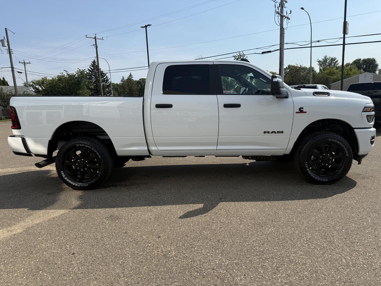 2027 Ram 2500 Big Horn Crew Cab 4x4 | Cummins Diesel | Bright White | Premium Cloth | NAV | 12IN Display | Towing Redwater AB