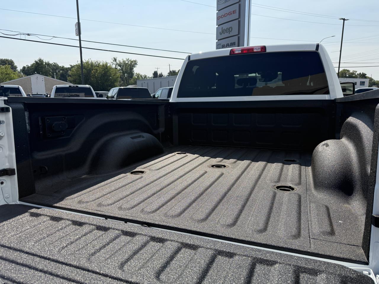2027 Ram 2500 Big Horn Crew Cab 4x4 | Cummins Diesel | Bright White | Premium Cloth | NAV | 12IN Display | Towing Redwater AB