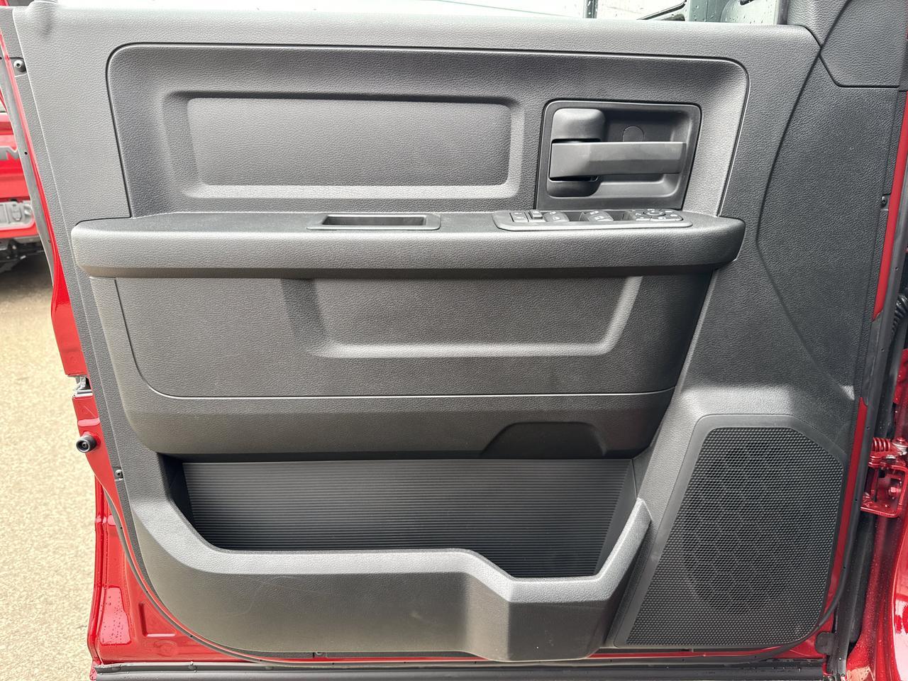 2027 Ram 2500 Black Express Crew Cab 4x4 | Cummins Diesel | Premium Cloth | 12IN Display | ParkView Cam Redwater AB