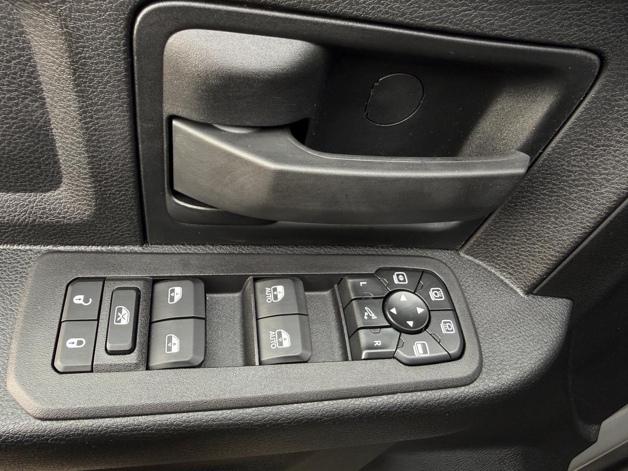 2027 Ram 2500 Express Crew Cab 4x4 | Cummins Diesel | HD Towing | Touchscreen | NAV | Backup Camera Redwater AB