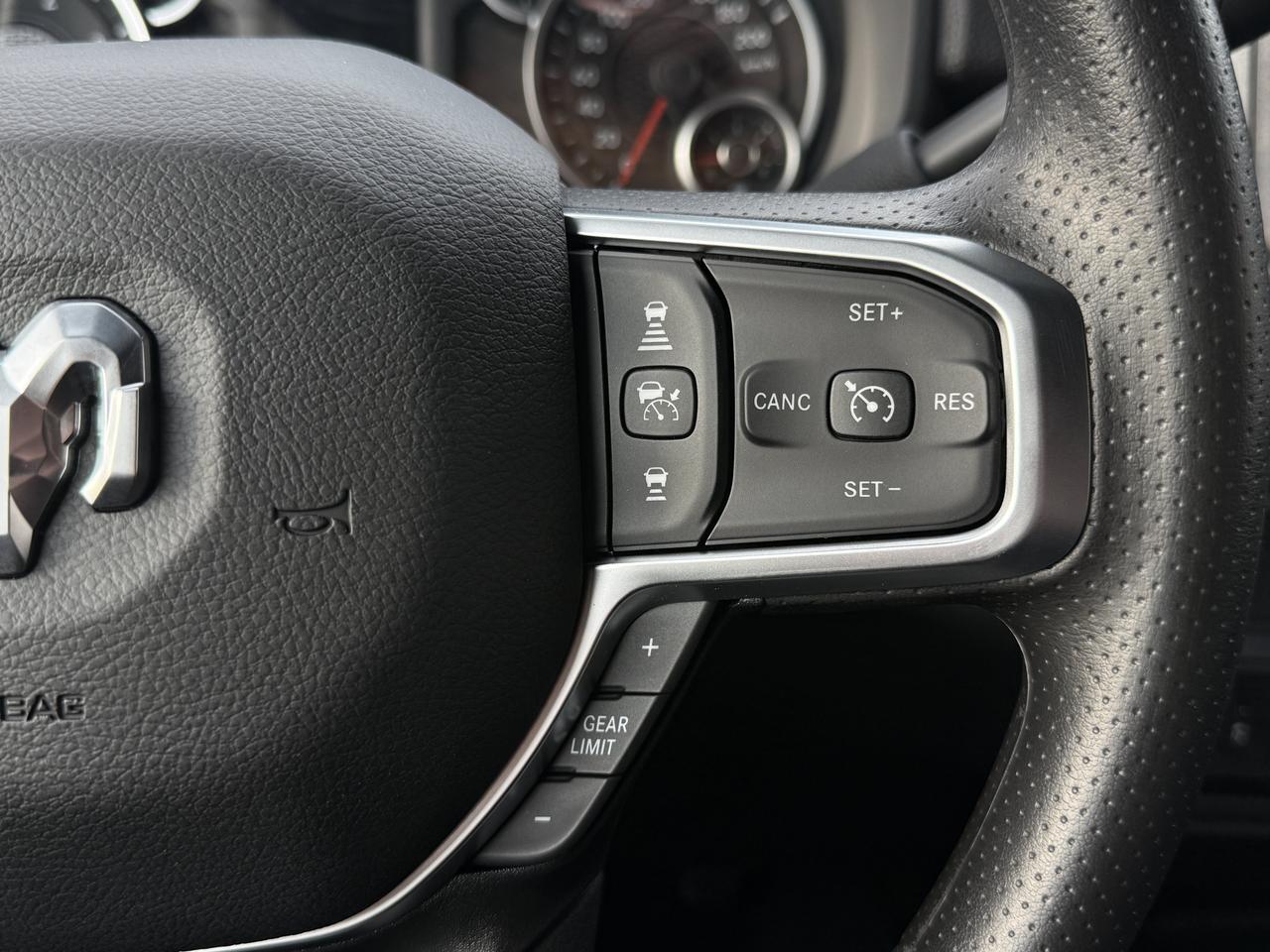 2027 Ram 2500 Express Crew Cab 4x4 | Cummins Diesel | HD Towing | Touchscreen | NAV | Backup Camera Redwater AB