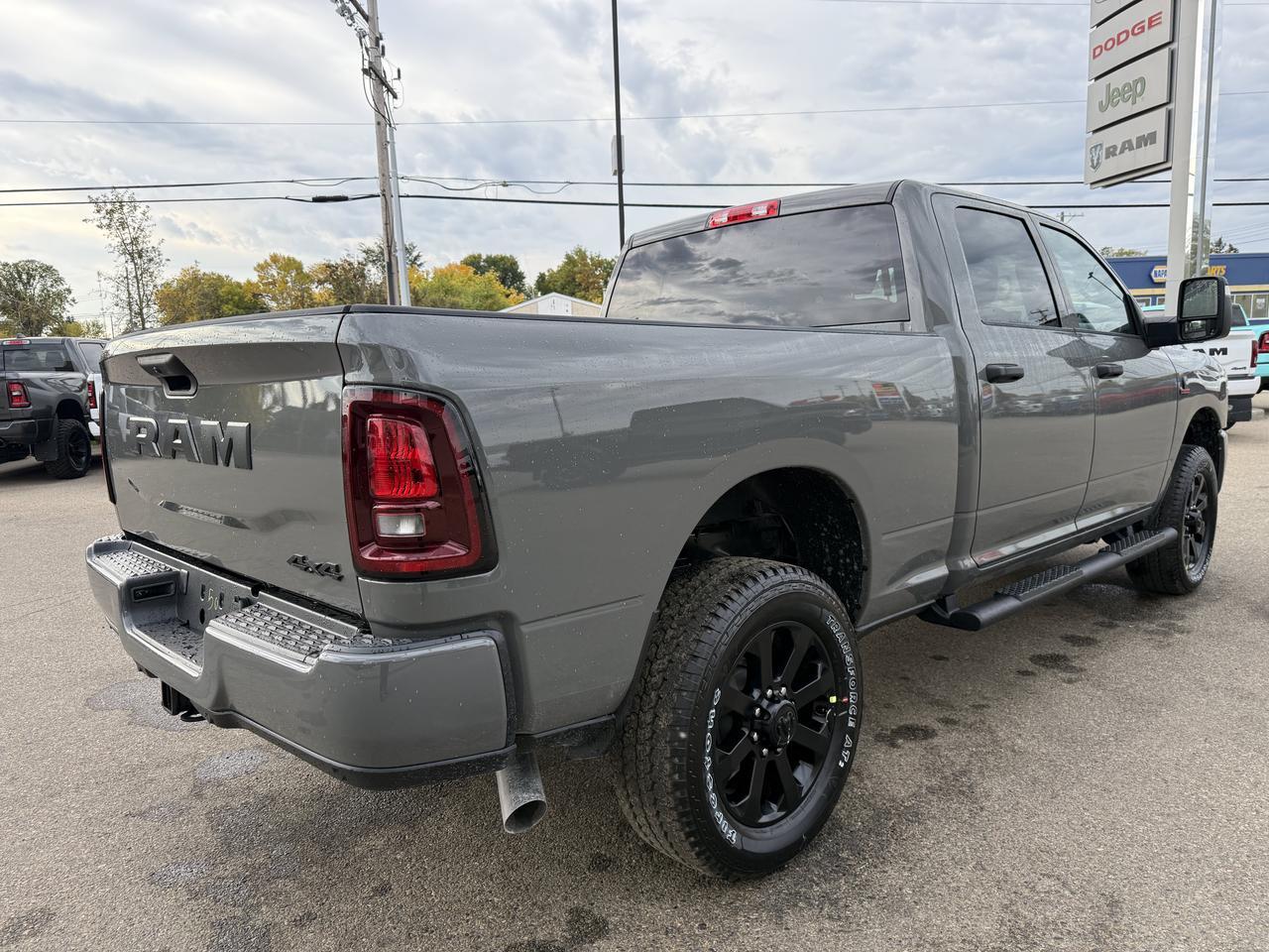 2027 Ram 2500 Express Crew Cab 4x4 | Cummins Diesel | HD Towing | Touchscreen | NAV | Backup Camera Redwater AB