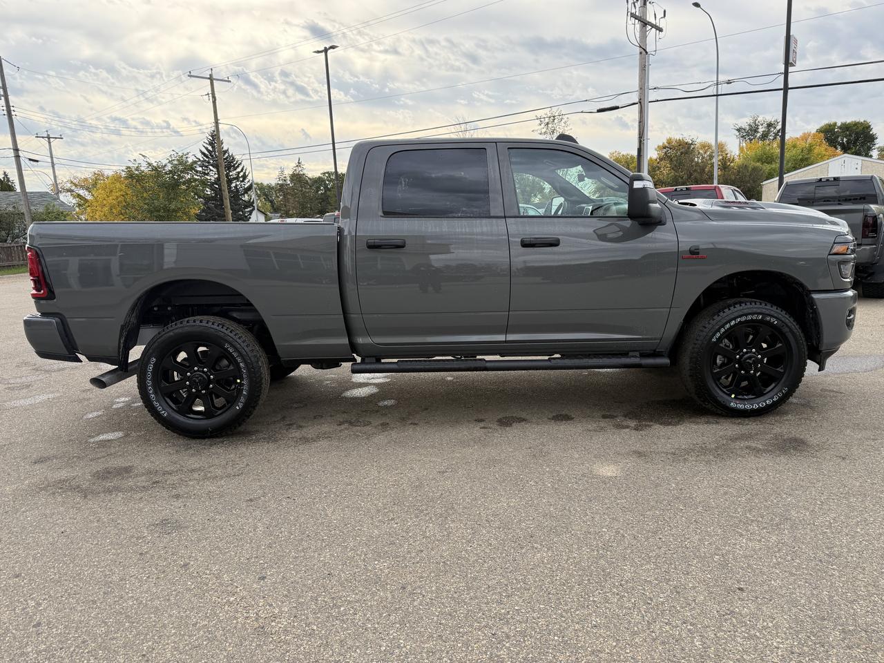 2027 Ram 2500 Express Crew Cab 4x4 | Cummins Diesel | HD Towing | Touchscreen | NAV | Backup Camera Redwater AB