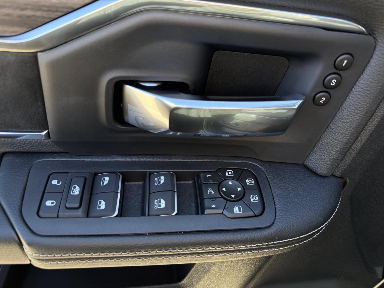 2027 Ram 2500 Laramie Crew Cab 4x4 | Cummins Diesel | Black Leather | Heated Vented Front Seats | 5th Wheel Towing Redwater AB