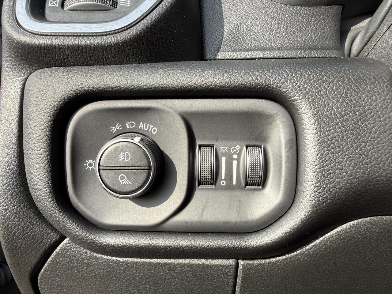 2027 Ram 2500 Laramie Crew Cab 4x4 | Cummins Diesel | Black Leather | Heated Vented Seats | 12IN Display Redwater AB
