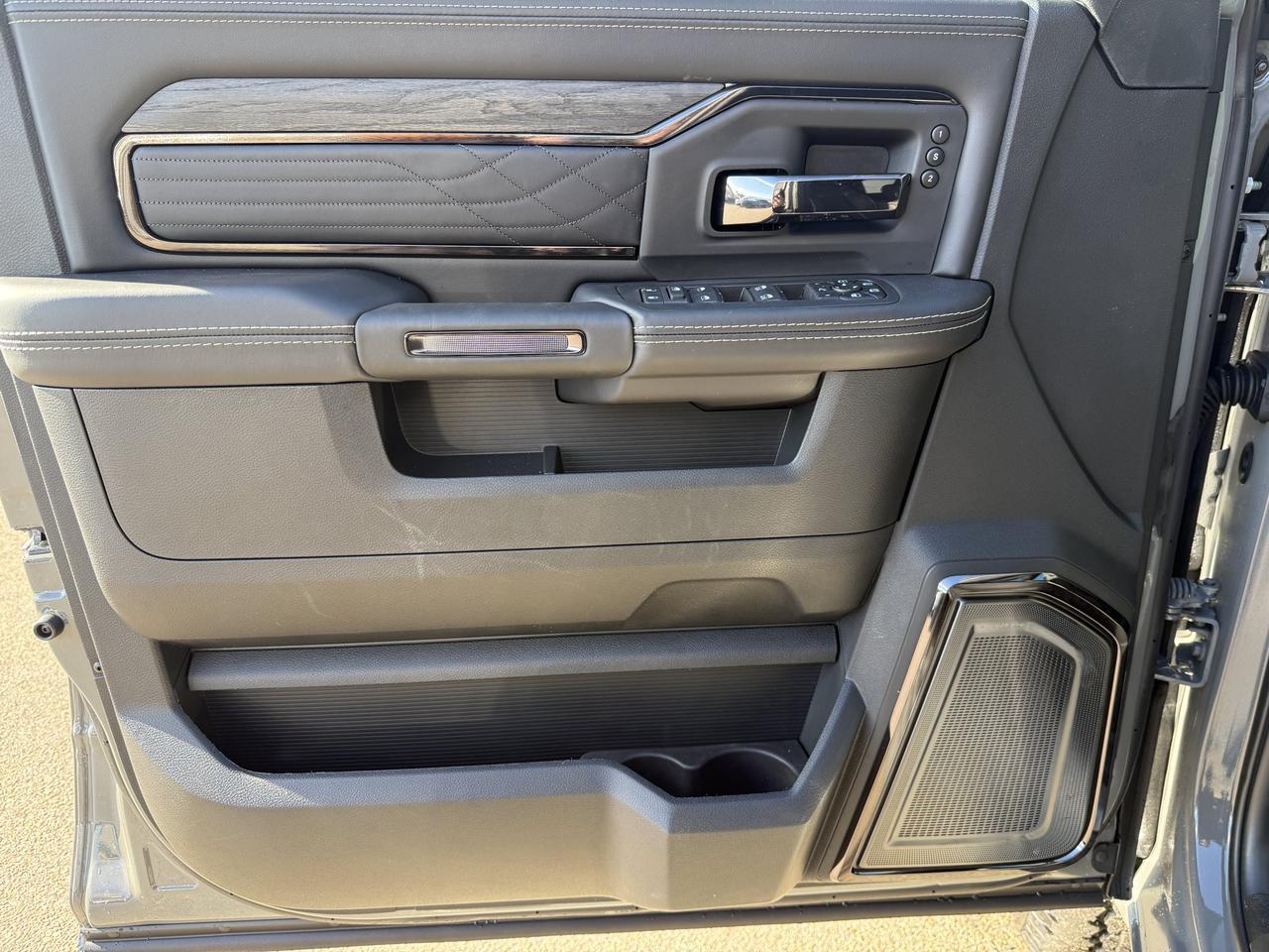 2027 Ram 2500 Limited Crew Cab 4x4 | Cummins Diesel | Ceramic Grey | Black Leather | 17 Speakers Redwater AB