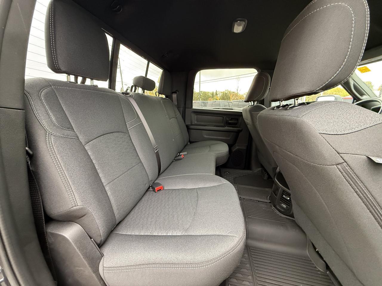 2027 Ram 2500 Warlock Crew Cab 4x4 | 5th Wheel Prep | Front Bench | ParkView Cam | 12IN Display Redwater AB