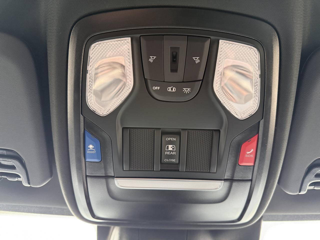 2027 Ram 2500 Warlock Crew Cab 4x4 | 5th Wheel Prep | Front Bench | ParkView Cam | 12IN Display Redwater AB