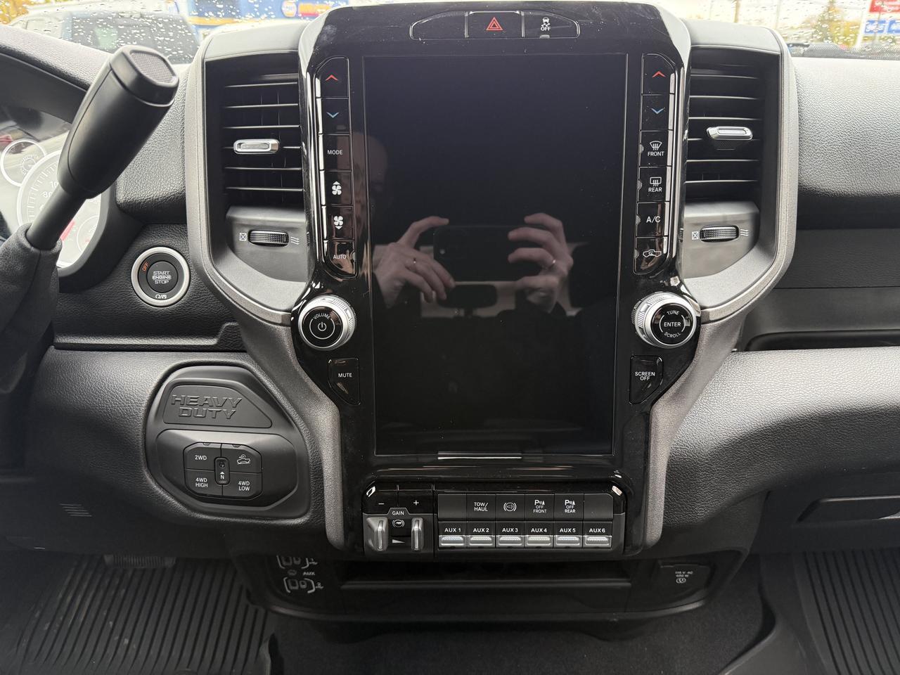 2027 Ram 2500 Warlock Crew Cab 4x4 | 5th Wheel Prep | Front Bench | ParkView Cam | 12IN Display Redwater AB