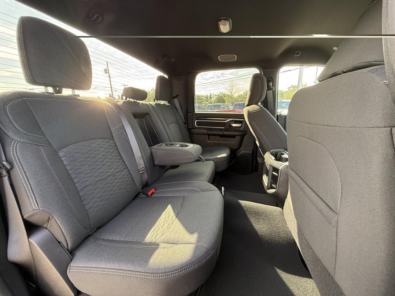 2027 Ram 3500 Big Horn Crew Cab 4x4 | Cummins Diesel | Ceramic Grey | Black Cloth | 12IN Touchscreen | Heated Seat Redwater AB