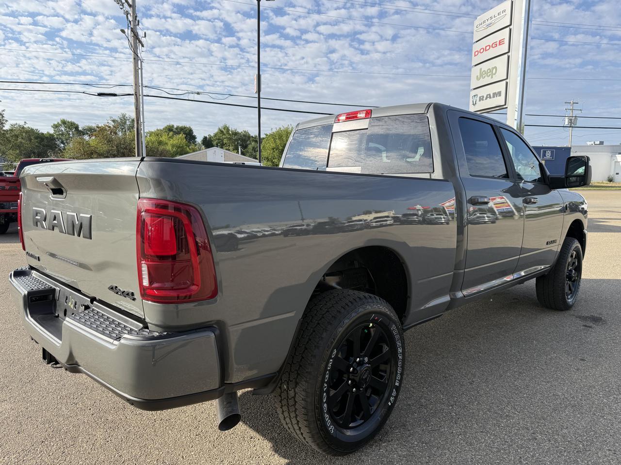 2027 Ram 3500 Big Horn Crew Cab 4x4 | Cummins Diesel | Ceramic Grey | Black Cloth | 12IN Touchscreen | Heated Seat Redwater AB