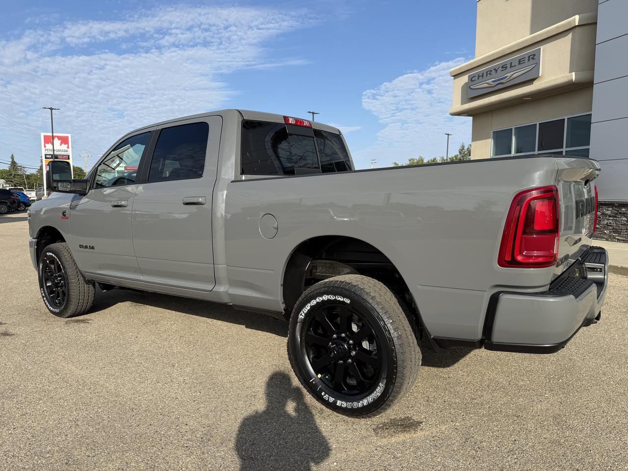 2027 Ram 3500 Big Horn Crew Cab 4x4 | Cummins Diesel | Ceramic Grey | Black Cloth | 12IN Touchscreen | Heated Seat Redwater AB