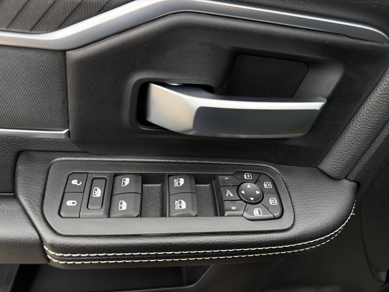 2027 Ram 3500 Big Horn Crew Cab 4x4 | Cummins Diesel | NAV | 12IN Display | Heated Seats | Remote Start Redwater AB