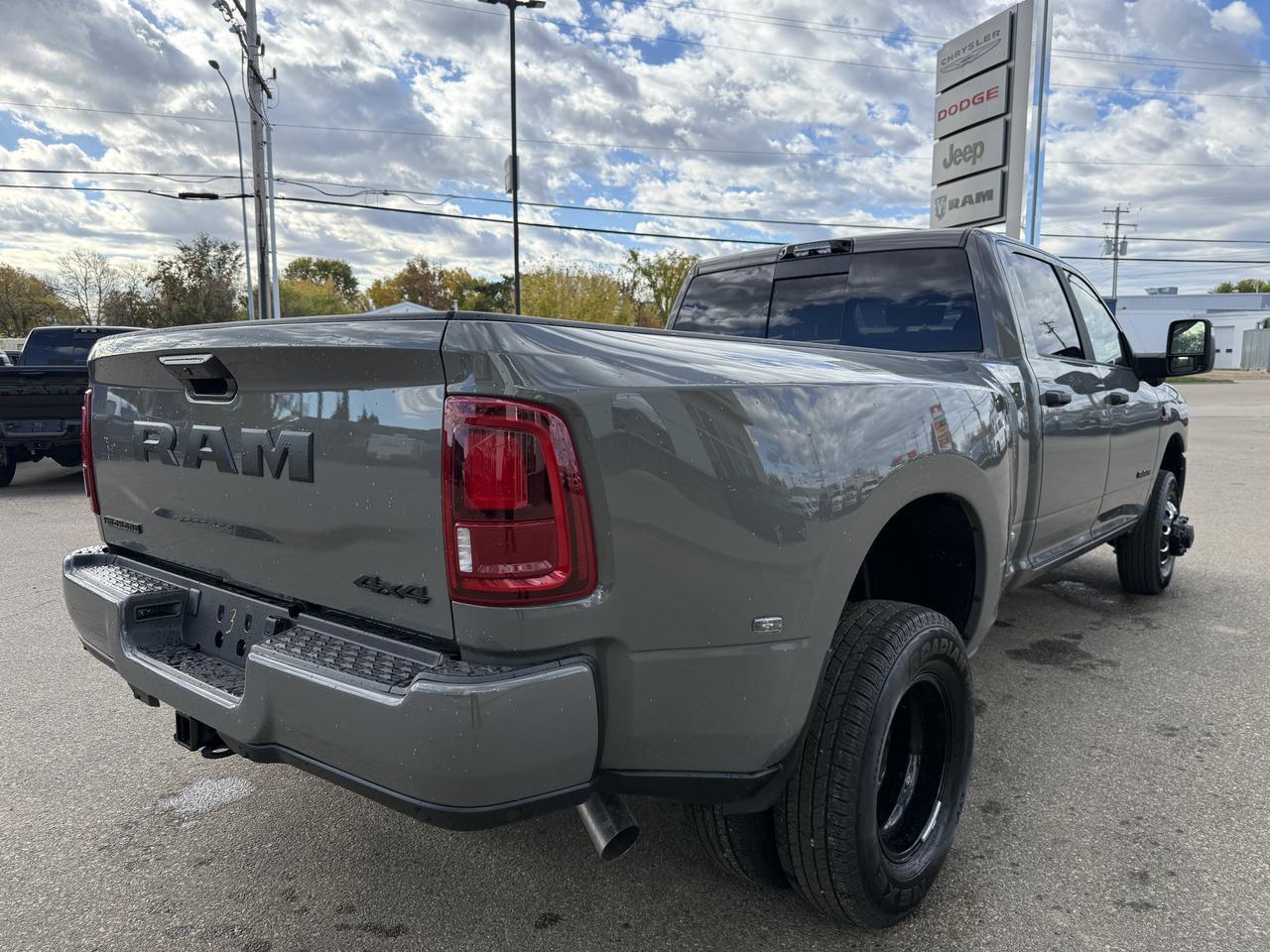 2027 Ram 3500 Big Horn Crew Cab 4x4 | Cummins Diesel | NAV | 12IN Display | Heated Seats | Remote Start Redwater AB