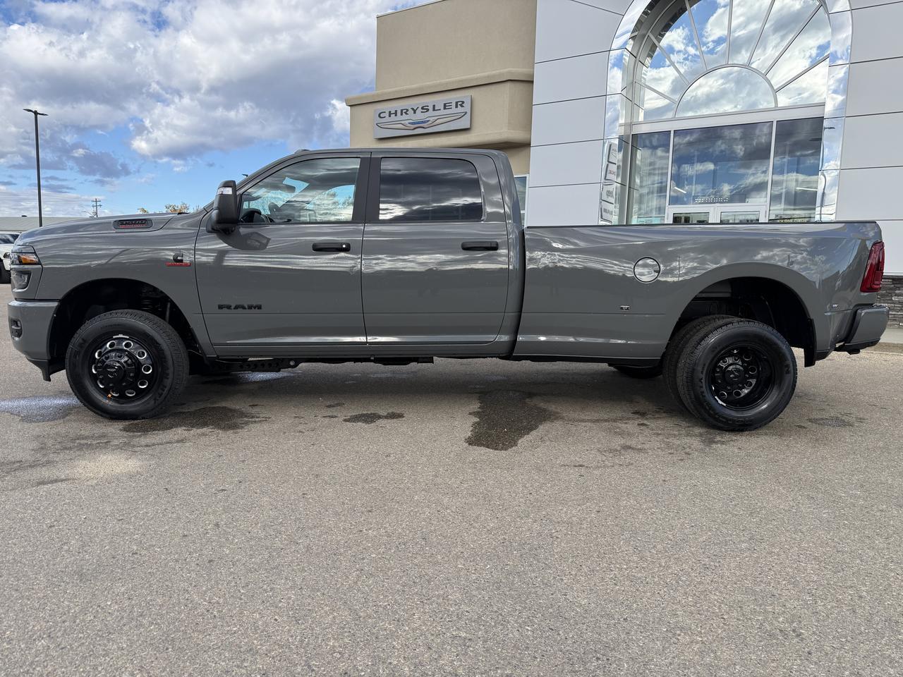 2027 Ram 3500 Big Horn Crew Cab 4x4 | Cummins Diesel | NAV | 12IN Display | Heated Seats | Remote Start Redwater AB