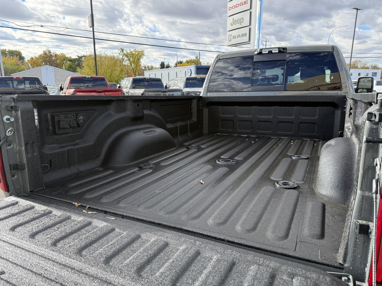 2027 Ram 3500 Big Horn Crew Cab 4x4 | Cummins Diesel | NAV | 12IN Display | Heated Seats | Remote Start Redwater AB