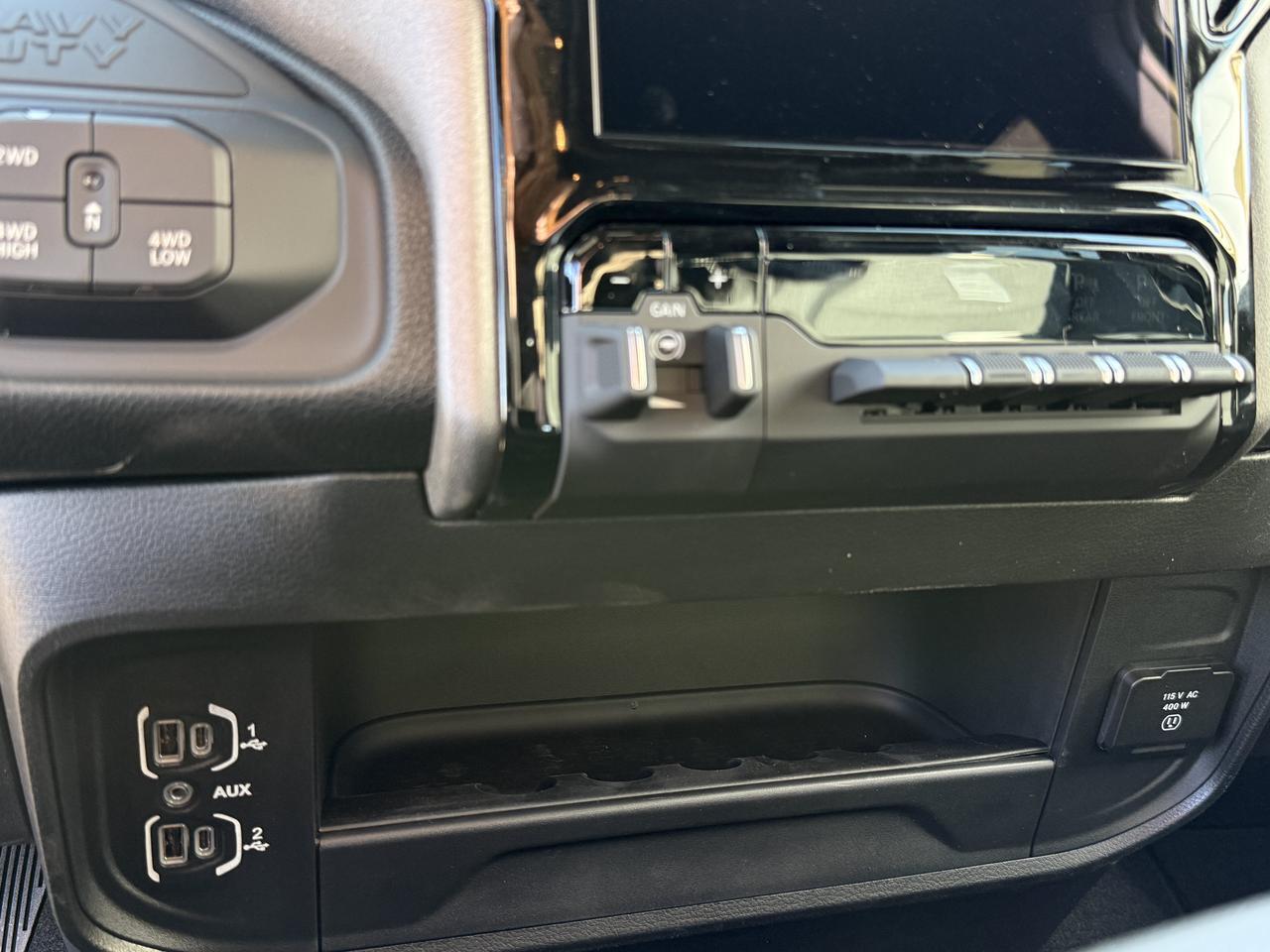2027 Ram 3500 Tradesman Crew Cab 4x4 | Cummins Diesel | Granite Crystal | 12IN Display | NAV | 5th Wheel Prep Redwater AB