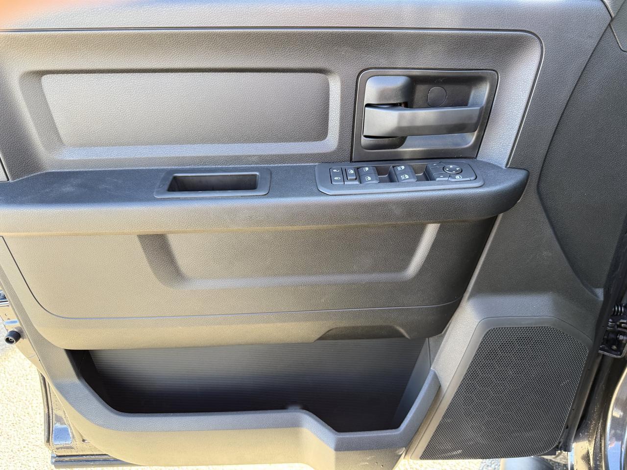 2027 Ram 3500 Tradesman Crew Cab 4x4 | Cummins Diesel | Granite Crystal | 12IN Display | NAV | 5th Wheel Prep Redwater AB
