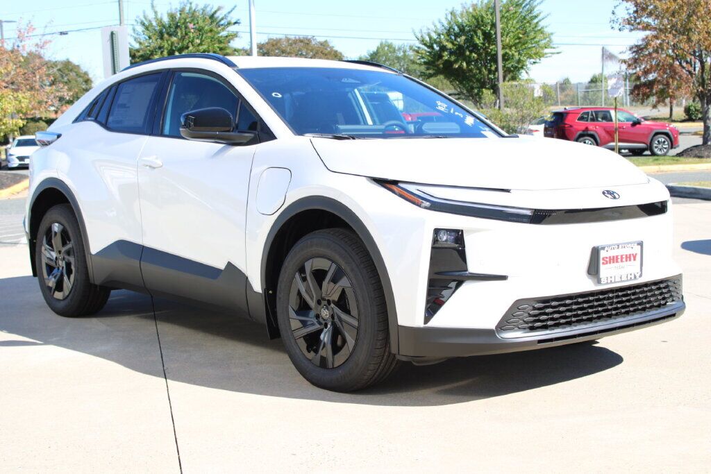 2027 Toyota C-HR SE