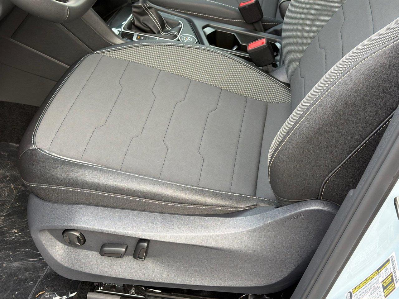 2027 Volkswagen Taos SE Black Hagerstown MD