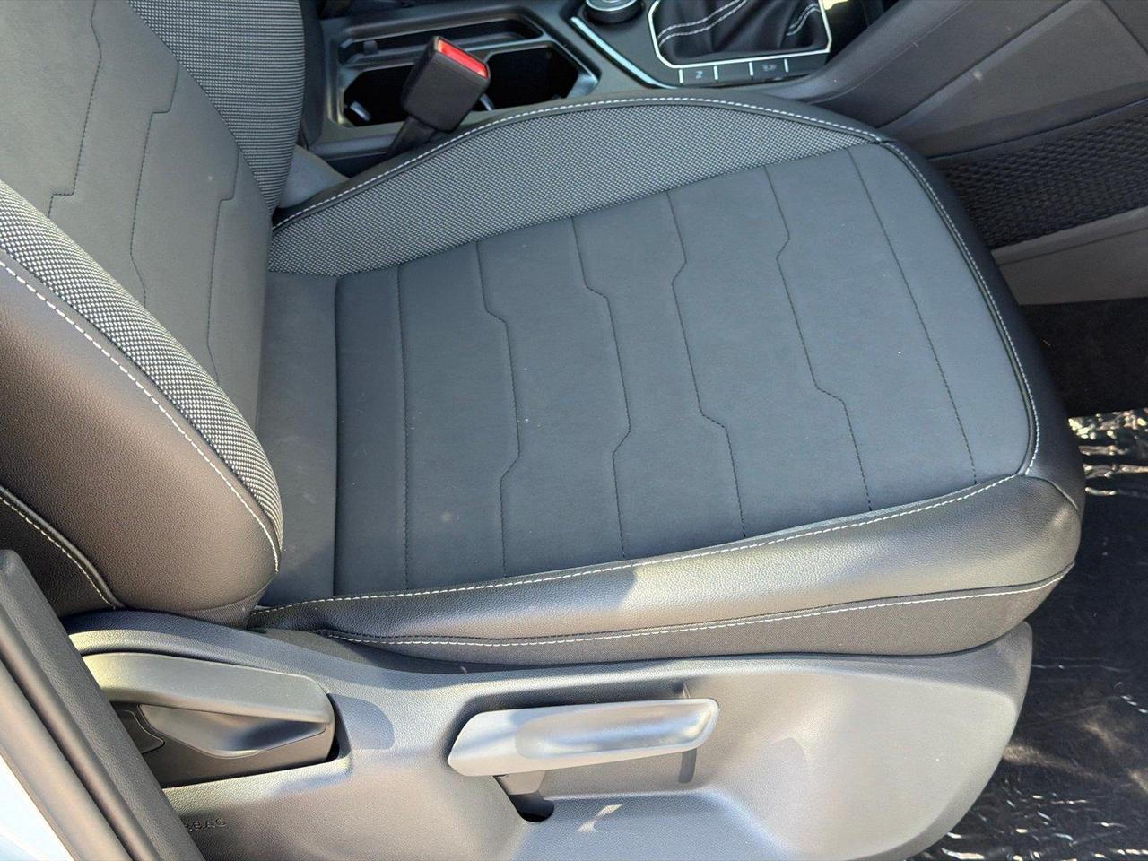 2027 Volkswagen Taos SE Black Hagerstown MD