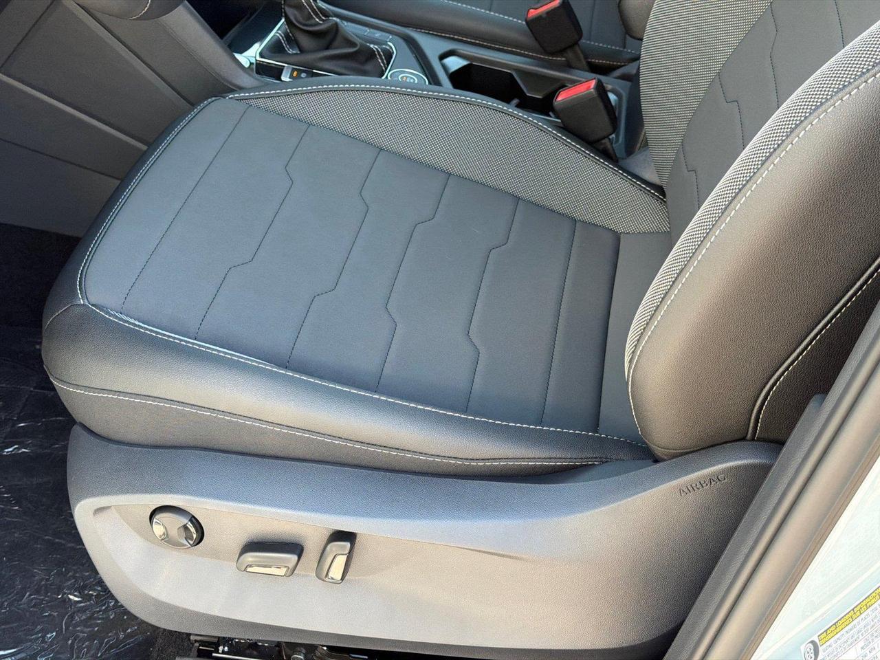 2027 Volkswagen Taos SE Black Hagerstown MD