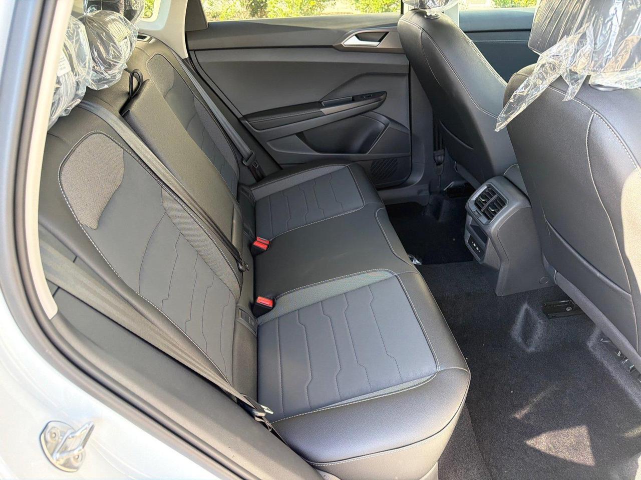 2027 Volkswagen Taos SE Black Hagerstown MD