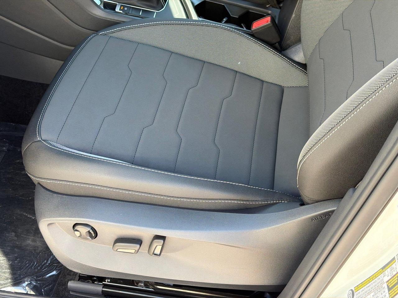 2027 Volkswagen Taos SE Black Hagerstown MD