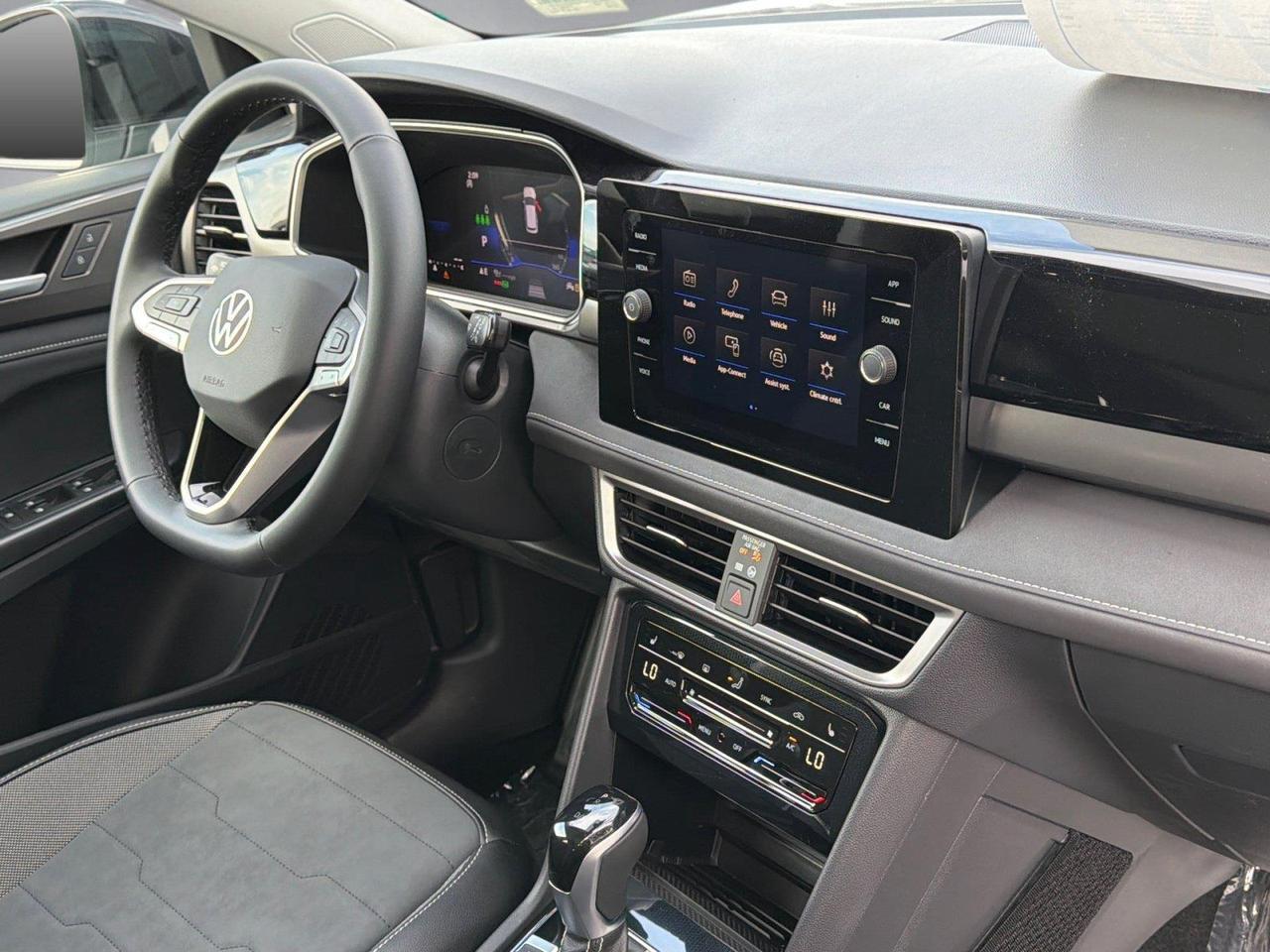2027 Volkswagen Taos SE Black Hagerstown MD