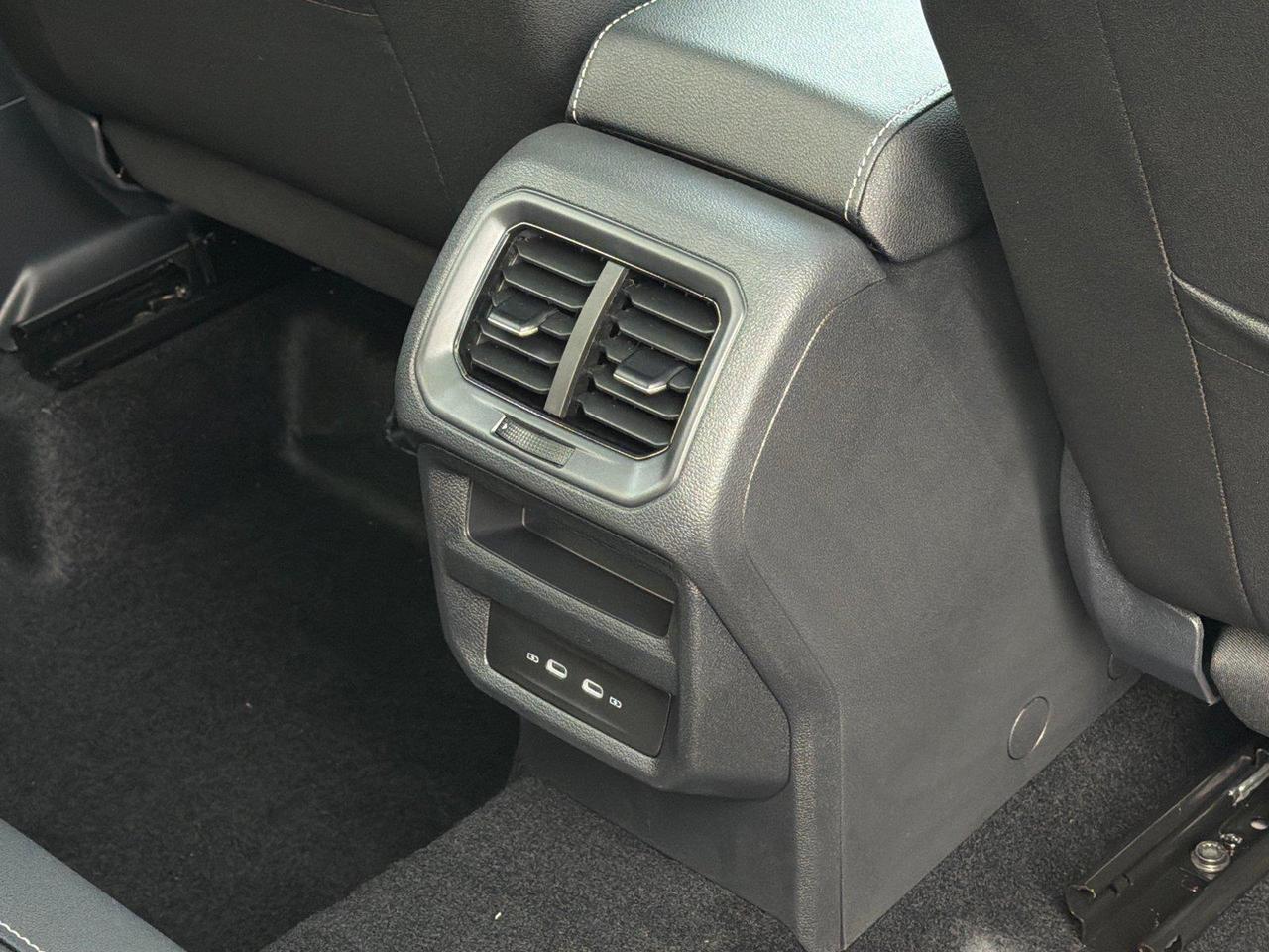 2027 Volkswagen Taos SE Black Hagerstown MD