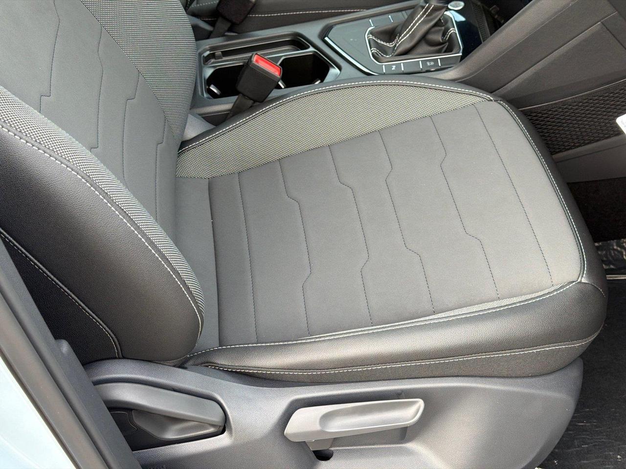 2027 Volkswagen Taos SE Black Hagerstown MD