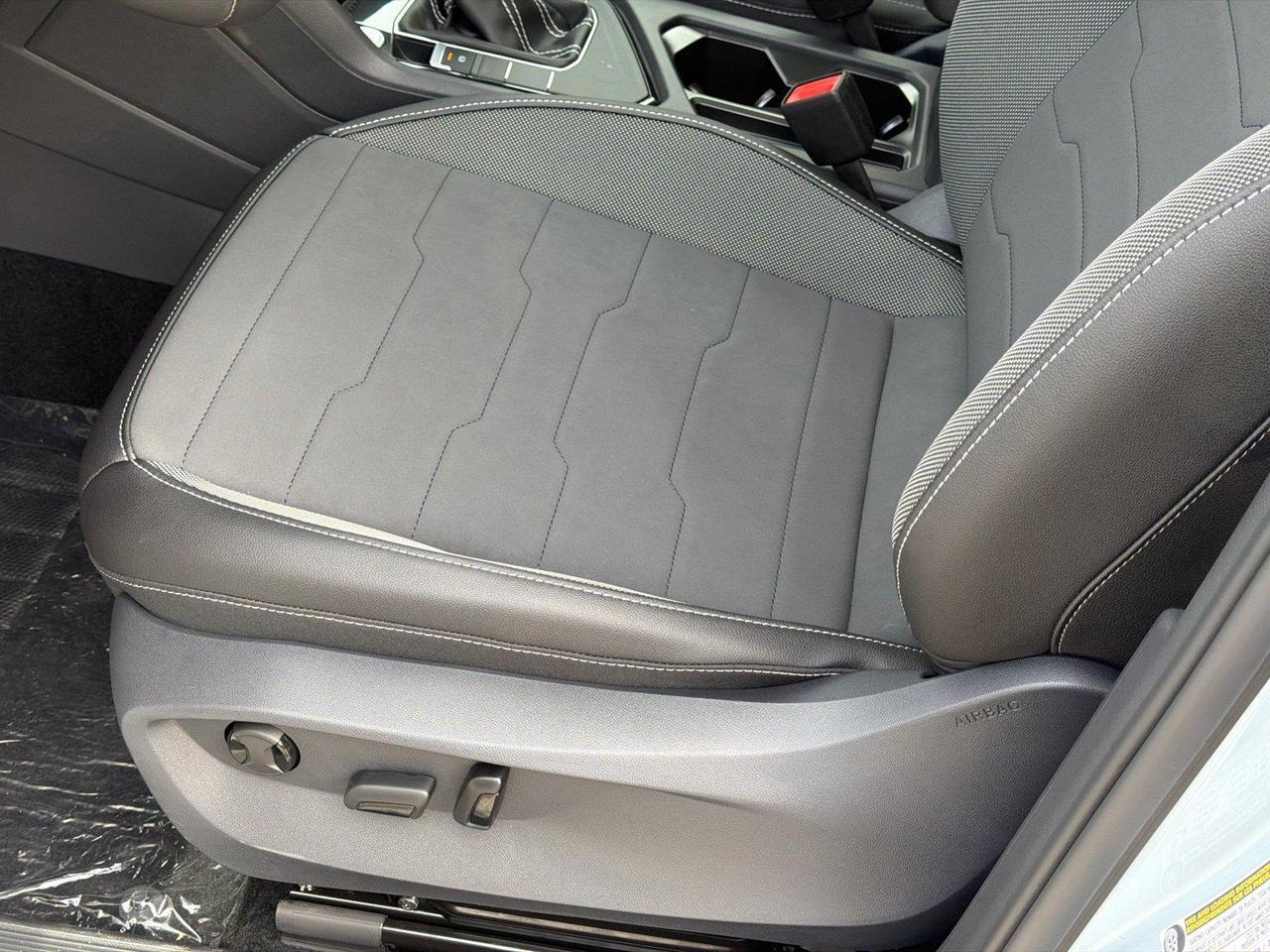 2027 Volkswagen Taos SE Black Hagerstown MD
